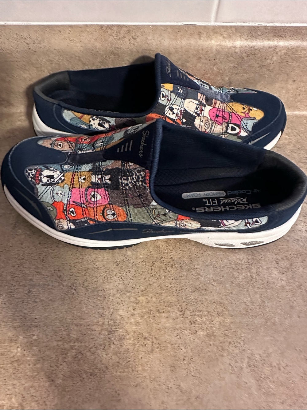 Skechers 8M Navy Slip-On Womens Sneakers with Rare Doggie Print Excellent Cond. - Picture 6 of 9
